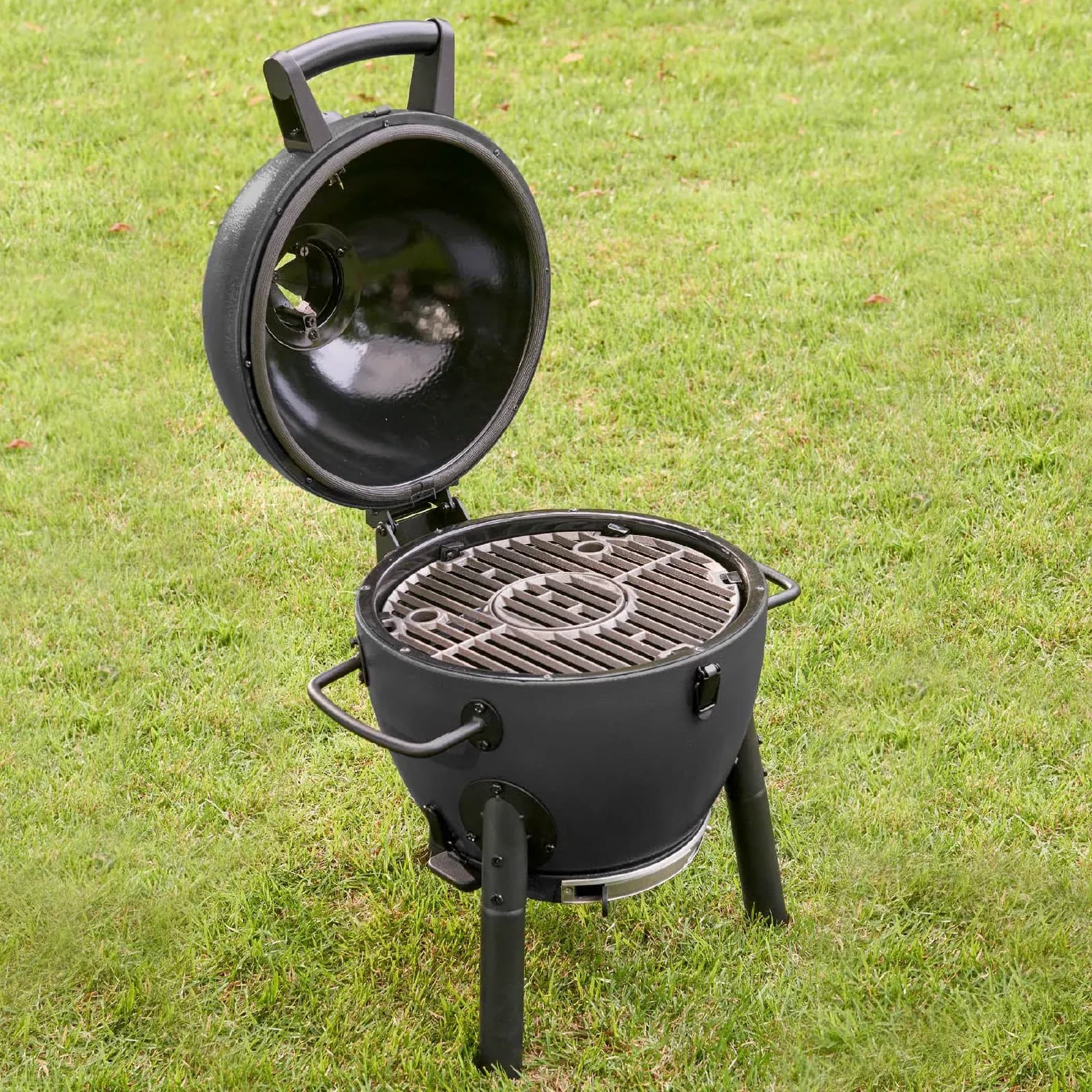 Char-Griller Akorn Jr.