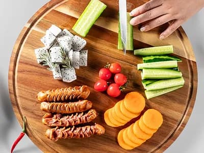 JF JAMES.F round acacia cutting board (view 1)