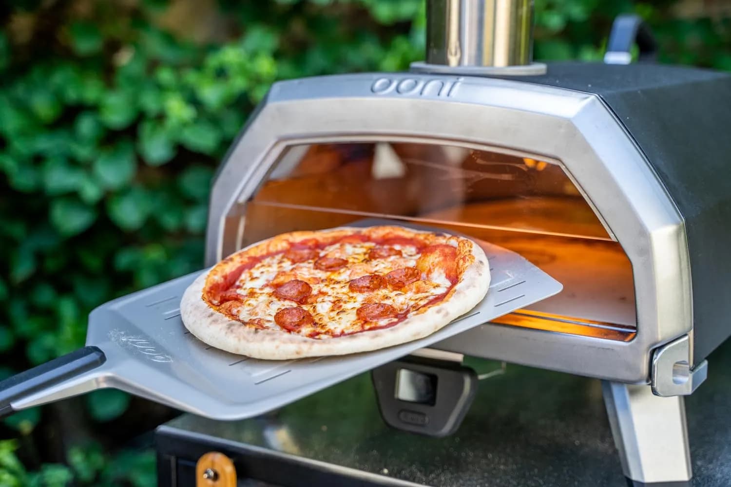 Ooni Karu 16 - Horno de pizza multicombustible (leña, carbón o gas)