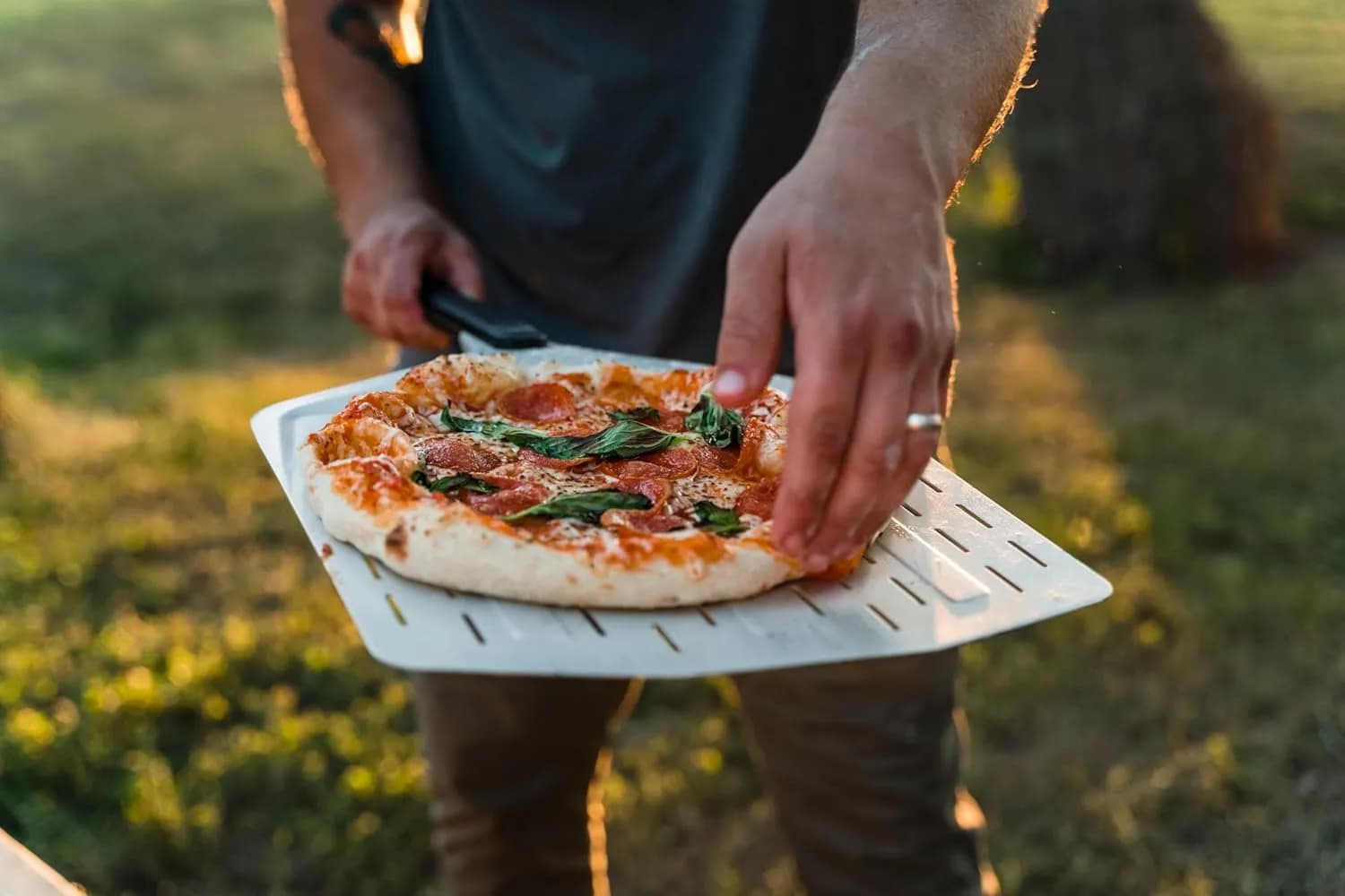 Ooni - Pala de pizza perforada de aluminio de 14"