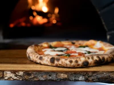 Pizza napoletana en el kamado