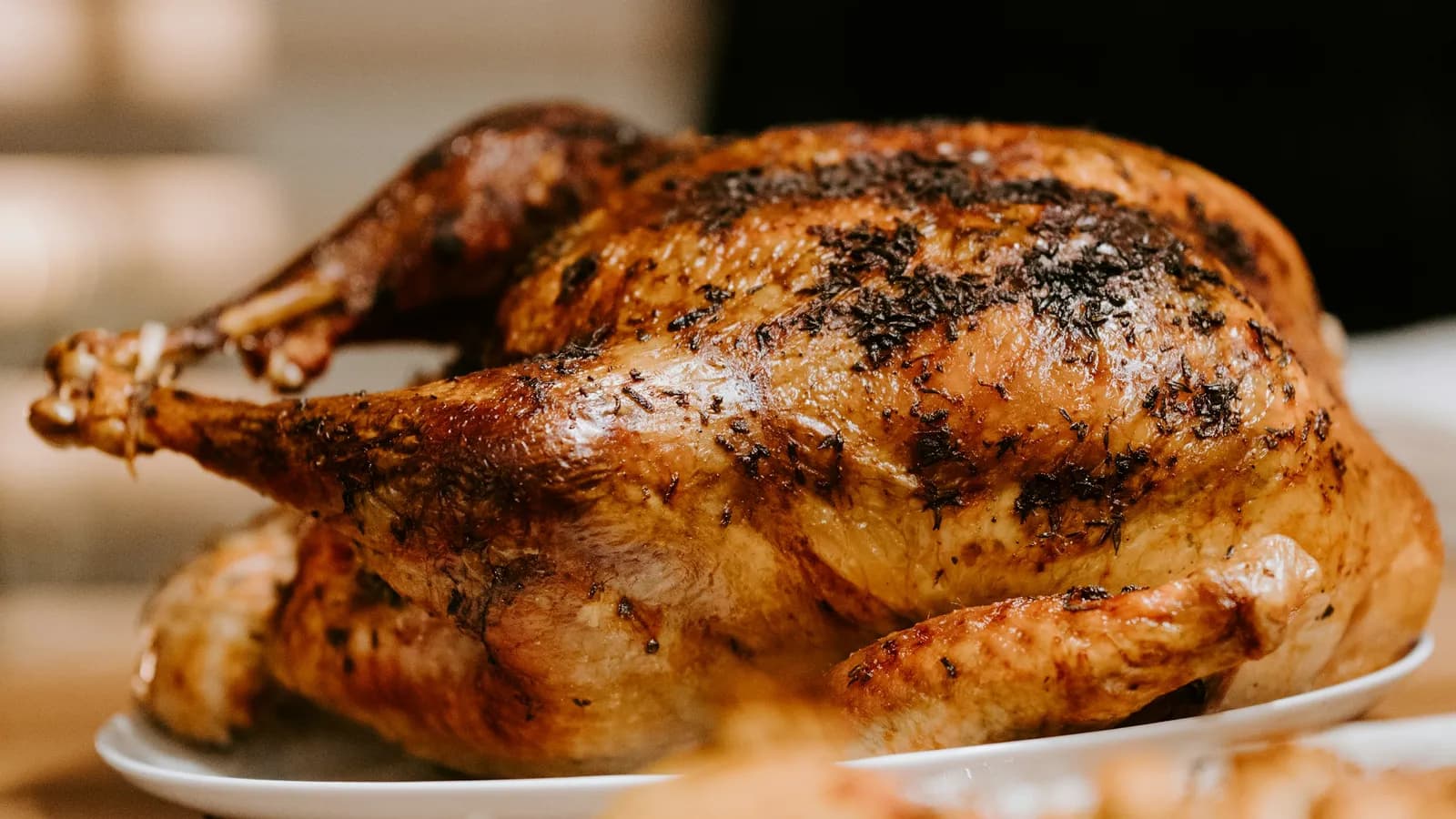 Pollo a la cerveza con piel crujiente