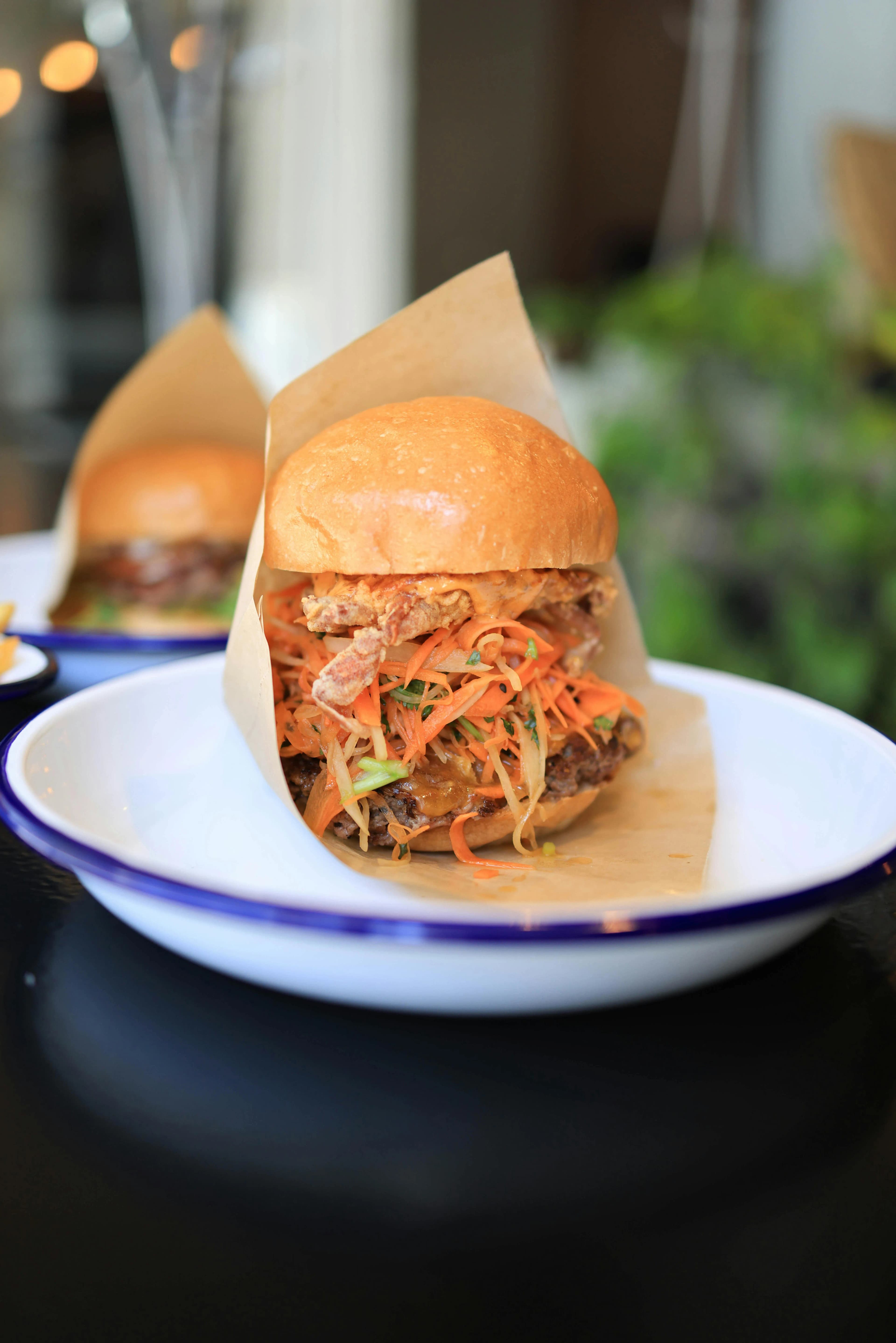 Pulled pork ahumado al estilo Carolina, deshilachado tras 8 horas en el kamado