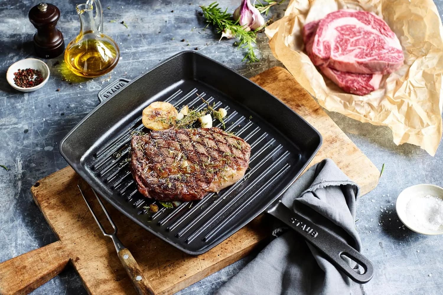 STAUB 40501-107-0 - Sartén parrilla (hierro fundido, apta para inducción, 30 cm), color negro (vista 3)