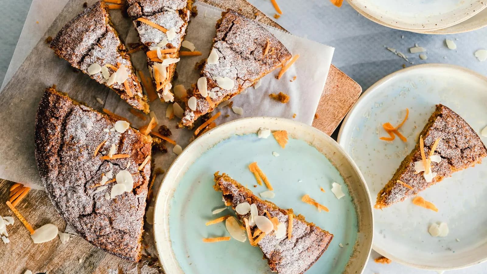 Tarta de Santiago de almendra espolvoreada con azúcar glas
