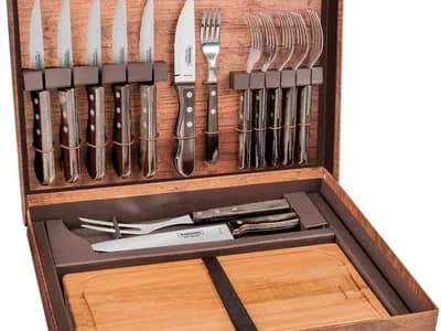 Maletín churrasco Tramontina de 15 piezas con cuchillos y tenedores jumbo, trinchante y tabla, mangos Polywood castaño (vista 1)