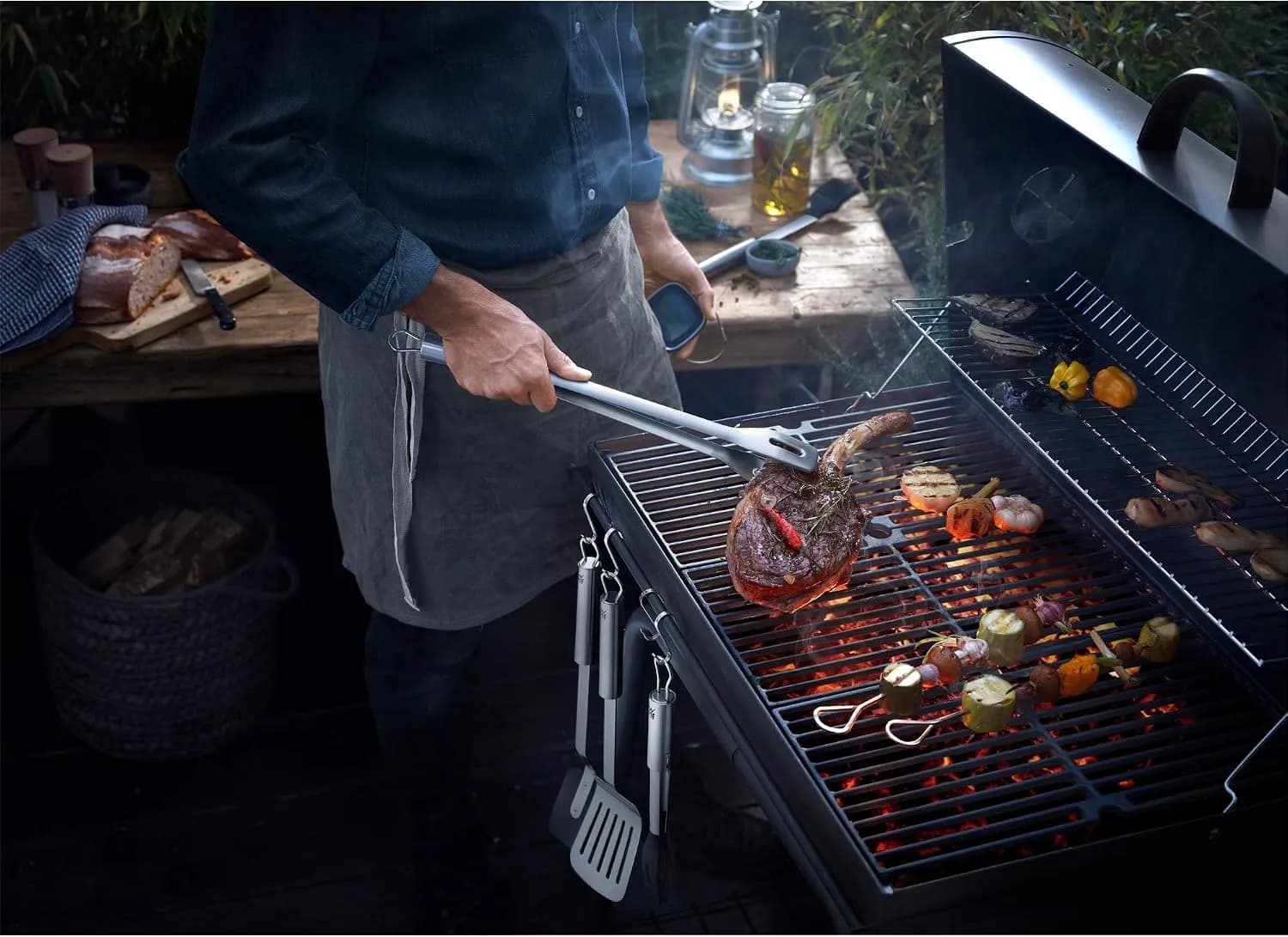 WMF BBQ - Pinzas 44 cm, Cubiertos para Asar Carne, Pescado, Verduras, Mecanismo de Bloqueo, Ahorra Espacio, Ac (vista 1)