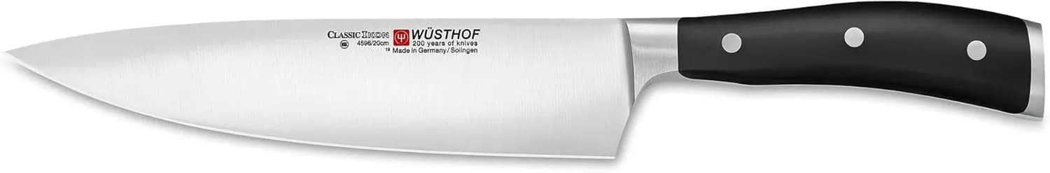 Cuchillo cocinero Wüsthof Classic Ikon de 20 cm forjado en acero Cr-Mo-V con mango negro de doble proyección (vista 1)