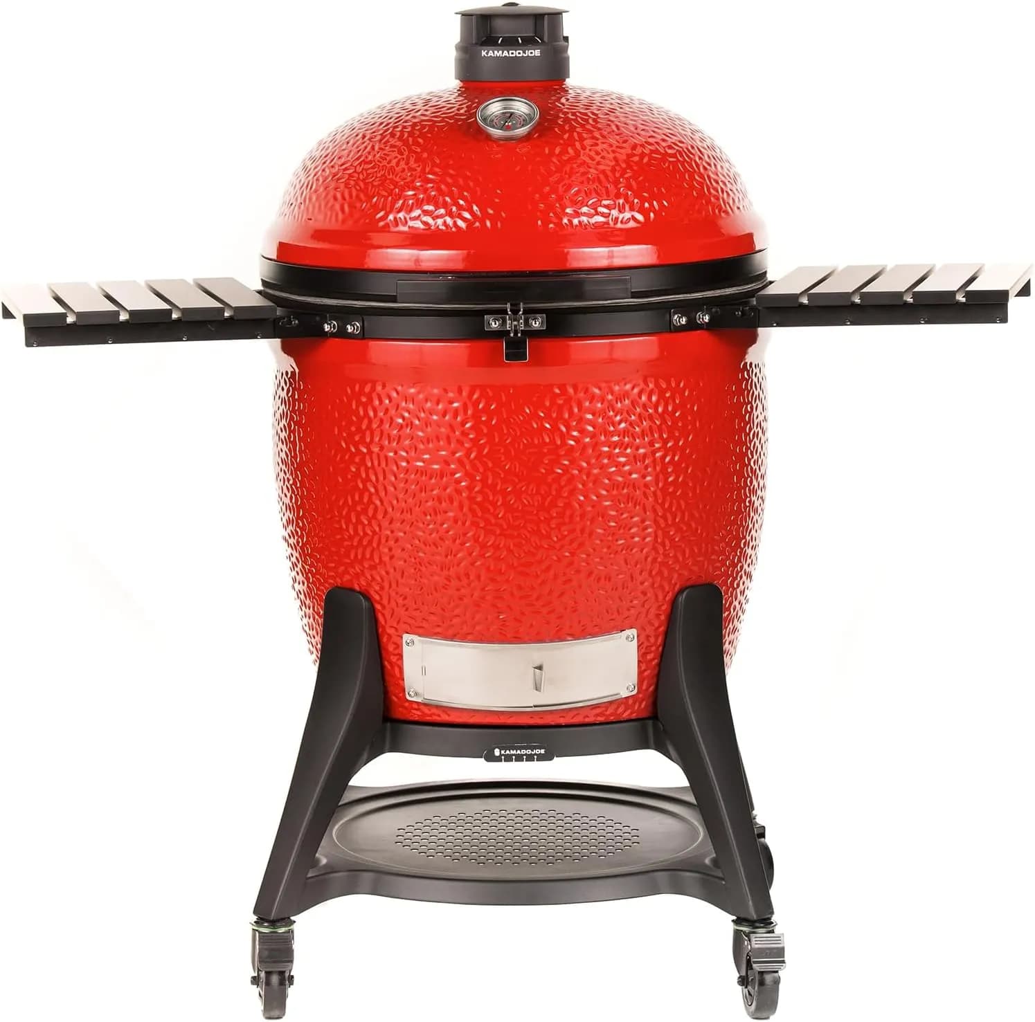 Kamado Joe Big Joe III en un jardín con familia