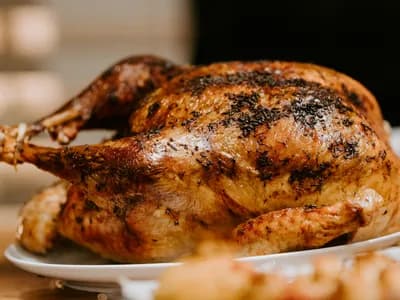Pollo a la cerveza con piel crujiente