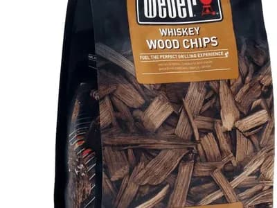 Weber Astillas de Whisky (Paquete de 700g), hechas de barricas de whisky, para verduras y todo tipo de carne, (vista 1)
