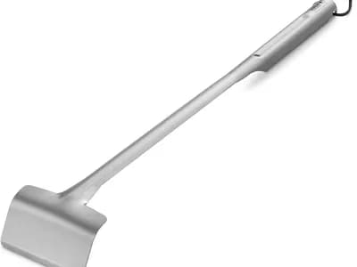 Rastrillo para carbón Weber 7649 de metal con mango largo para distribuir brasas (vista 1)